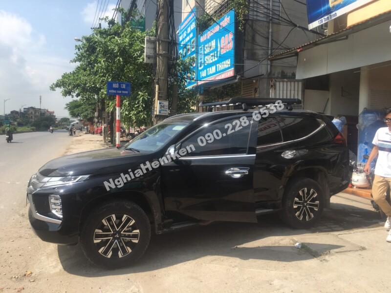 Ảnh thật giá nóc Pajero Sport lắp tại cửa hàng Nghĩa Heniken Ảnh thật giá nóc Pajero Sport lắp tại cửa hàng Nghĩa Heniken